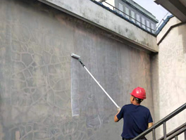 內(nèi)墻墻壁滲水怎么解決？多半是漏水，防水維修很關(guān)鍵