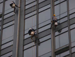 外墻清洗主要是清理哪些環(huán)境污染？