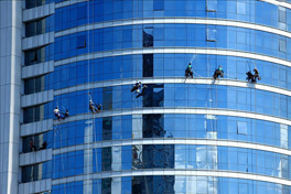 外墻玻璃面的清洗養(yǎng)護技術(shù)