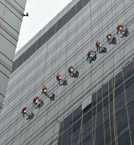 怎樣做好高空作業(yè)外墻清洗？