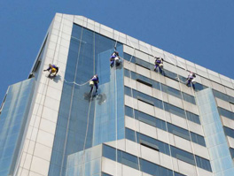 外墻清洗屬于高風(fēng)險(xiǎn)工作，如何安全完成