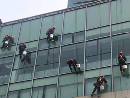 保潔員如何高空作業(yè)？