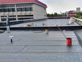 廠房屋面是混凝土結(jié)構(gòu)的，現(xiàn)在出現(xiàn)了滲漏情況，如何防水維修呢？